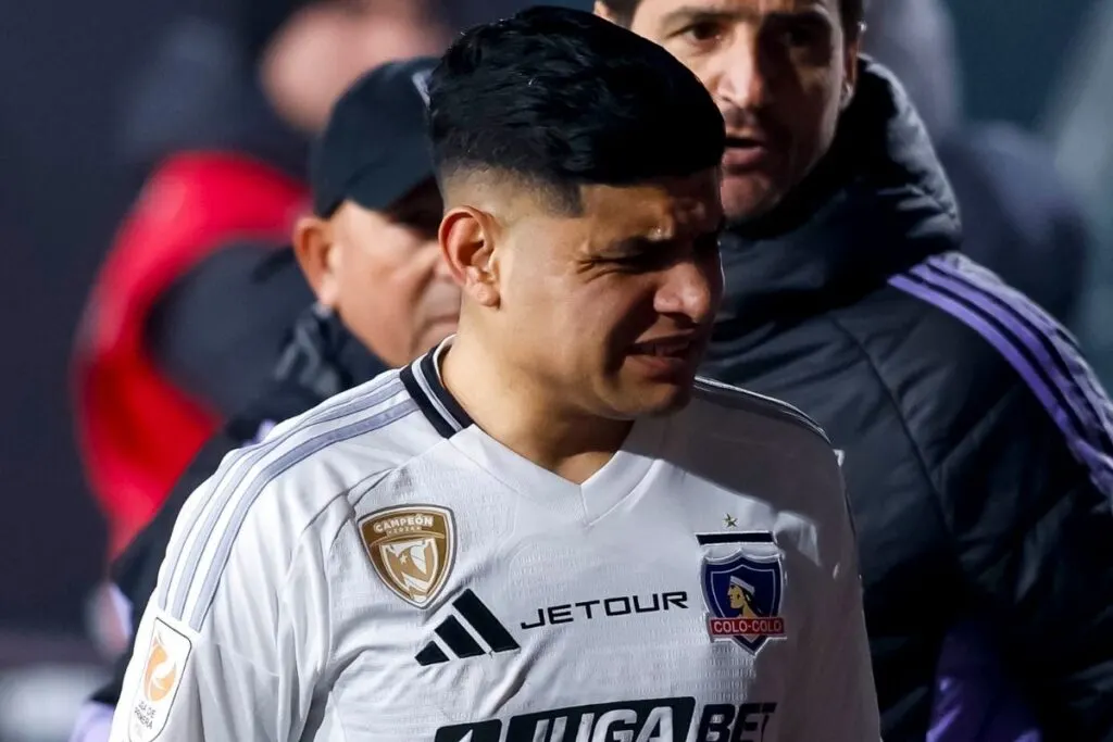 Claudio Aquino con evidentes muestras de dolor en el rostro.