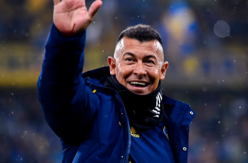 Jorge Almirón fue oficializado en Colo-Colo para este 2024 como DT.