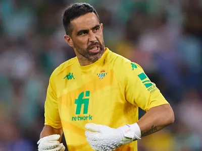 Una inesperada noticia: La luz de esperanza que recibió Claudio Bravo en el Betis que puede cambiar su presente