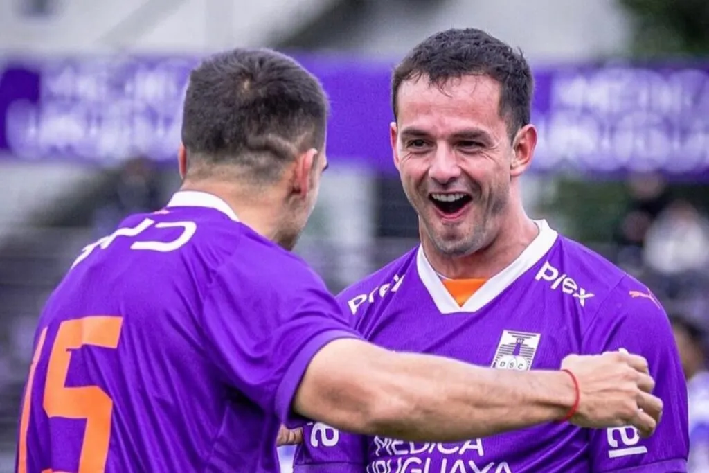 Octavio Rivero con la camiseta de Defensor Sporting