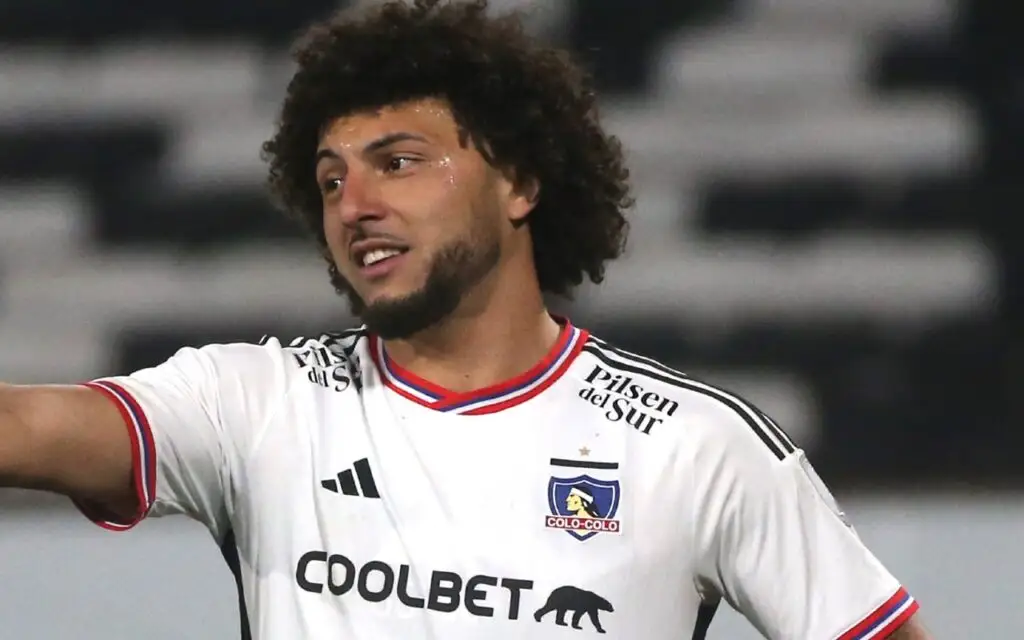 Maximiliano Falcón es seguido desde Brasil y podría dejar Colo-Colo.