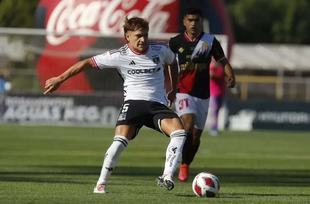 Colo-Colo y Curicó Unido disputaron un primer tiempo bastante bajo.