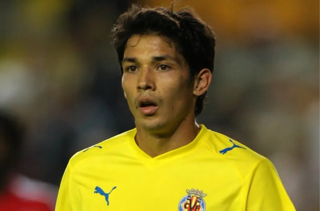 Matías Fernández con la camiseta de Villarreal.
