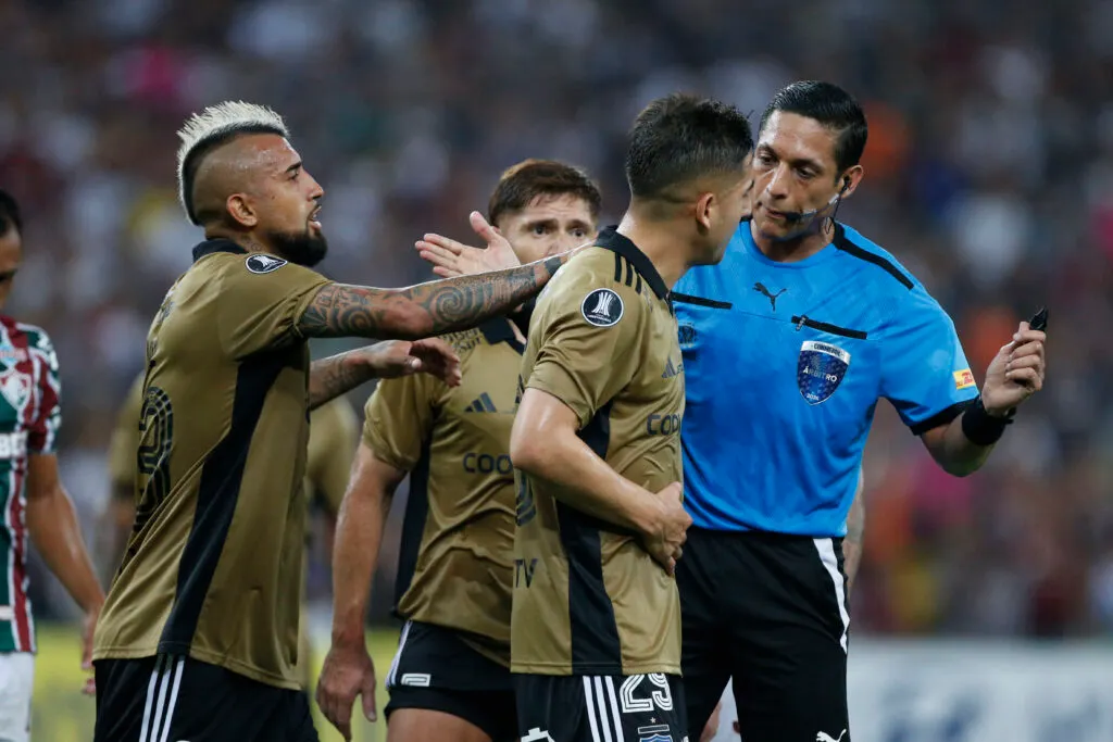 Jesús Valenzuela el árbitro de Colo-Colo vs Fluminense