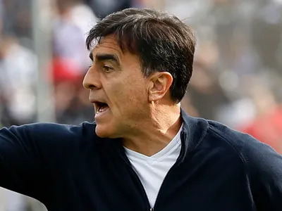 En caso de partir a La Roja: Colo-Colo cuenta con 3 candidatos para reemplazar a Gustavo Quinteros