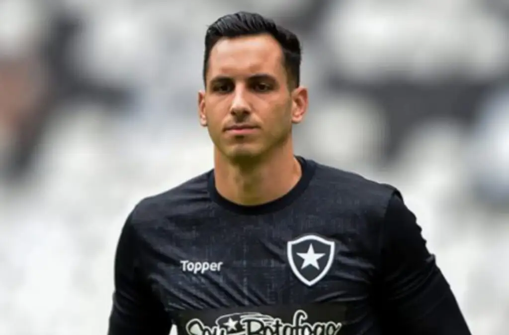Roberto ‘Gatito’ Fernández fue presentado como nuevo refuerzo de Cerro Porteño.