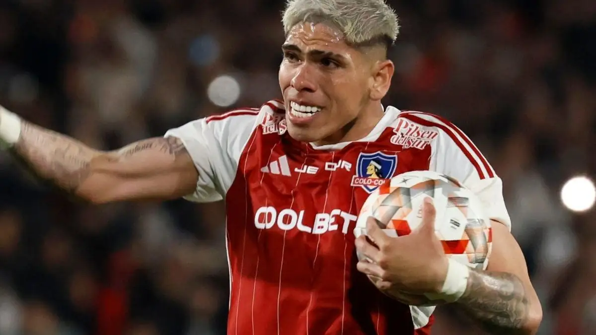 Carlos Palacios no puede jugar en Colo-Colo.