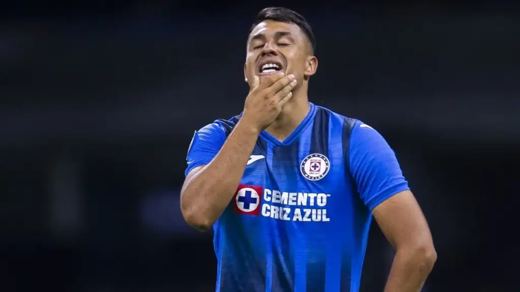 Ivan Morales tendría un pie fuera de Cruz Azul.