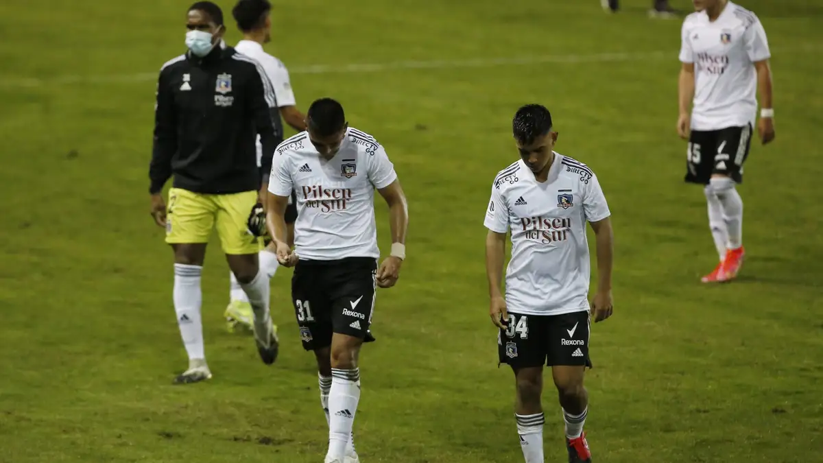 Futbol, Ñublense vs Colo Colo. sexta fecha, campeonato nacional 2021. Los jugadores de Colo Colo se lamentan luego de perder contra Ñublense durante el partido de primera division realizado en el Estadio Bicentenario Nelson Oyarzun. Chillan, Chile. 01/05/2021 Jonnathan Oyarzun/Photosport Football, Ñublense vs Colo Colo. Sixth date, 2021 National Championship. Colo Colo’s players react after loosing against Ñublense for first division football match at Bicentenario Nelson Oyarzun stadium. Chillan, Chile. 01/05/2021 Jonnathan Oyarzun/Photosport