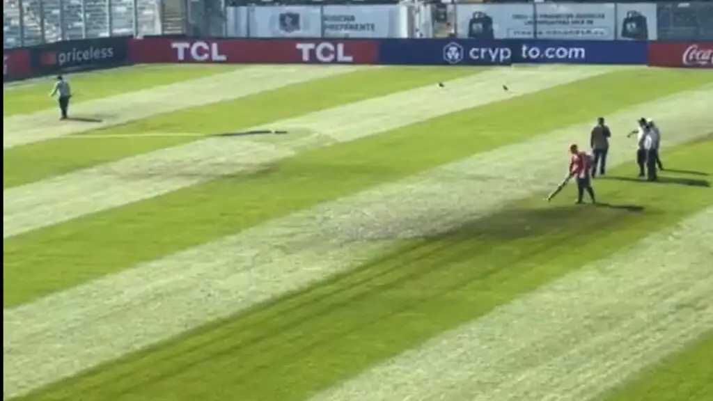 La cancha del Estadio Monumental fue muy criticada.