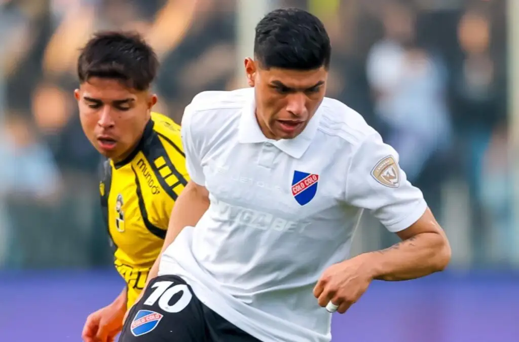 Claudio Aquino afirmó querer quedarse en Colo-Col, negando opciones de volver a Vélez Sarsfield.