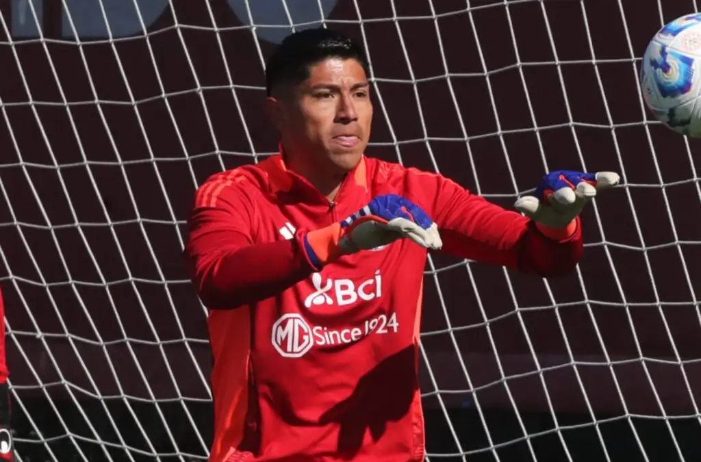 Ricardo Gareca evaluaría usar a Lawrence Vigouroux como titular, en desmedro de Brayan Cortés.