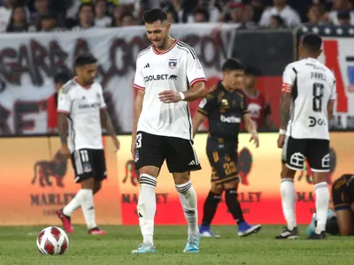 Destruyen actuación de la línea defensiva de Colo-Colo y señalan etapa en la que se encuentra el equipo