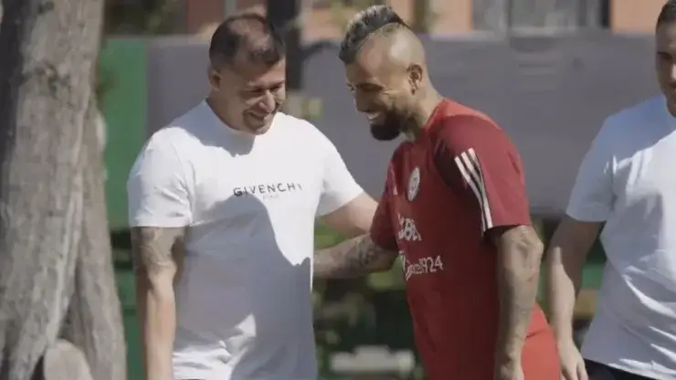 Así fue la charla de Jorge Almirón, nuevo DT de Colo-Colo, con Arturo Vidal.