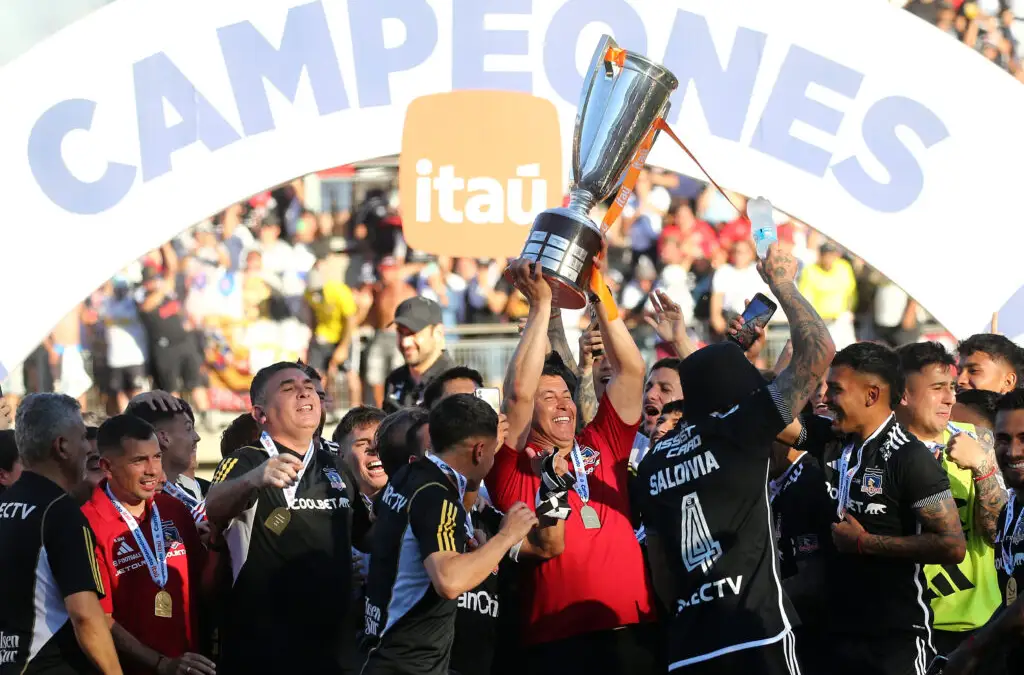 Colo-Colo se coronó Campeón del fútbol chileno.