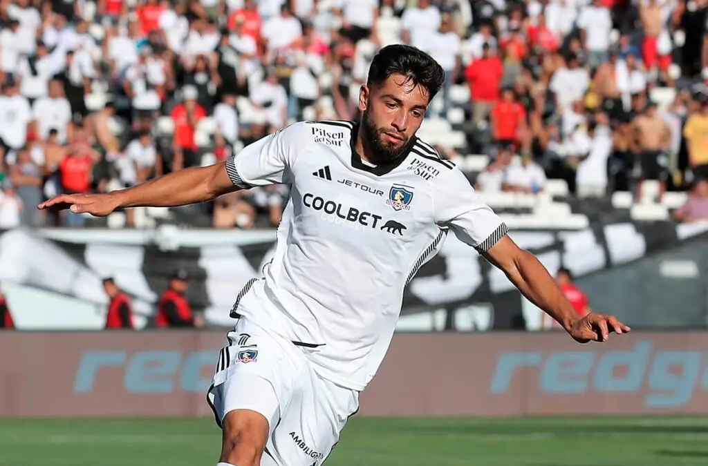 Jeyson Rojas extendió su vínculo con Colo-Colo por tres años más.