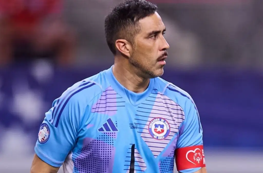Marcelo Barticciotto escogió a Claudio Bravo como reemplazante de Brayan Cortés en Colo-Colo.