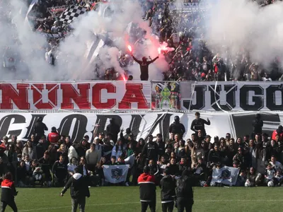 «Esto está fuera de control»: Histórico de Colo-Colo explota tras supuesta reunión entre Garra Blanca y plantel albo