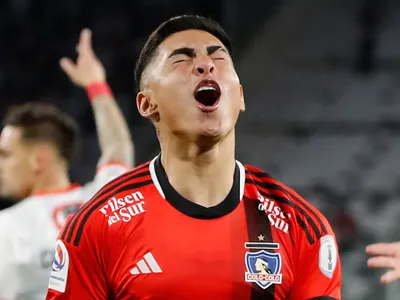 Alerta total: Afirman que Colo-Colo aprobó la salida de Jordhy Thompson a club europeo