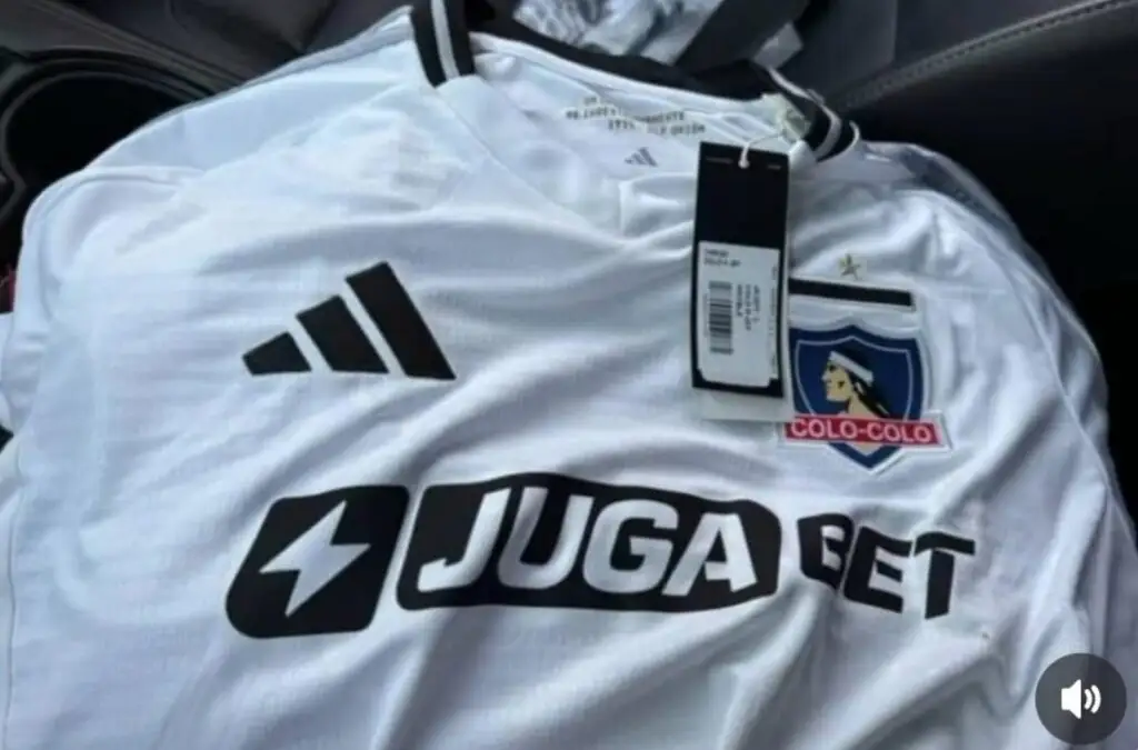 Camiseta de Colo-Colo 2025.