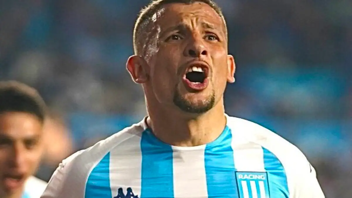 Emiliano Vecchio con la camiseta de Racing Club.