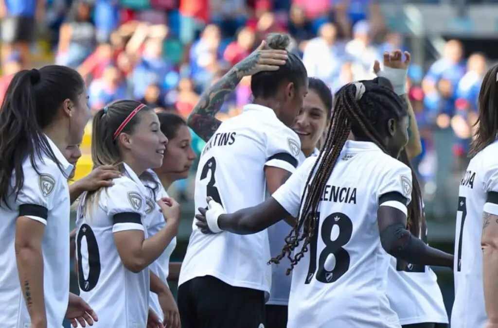 Colo-Colo venció a Universidad de Chile por la Liga Femenina.