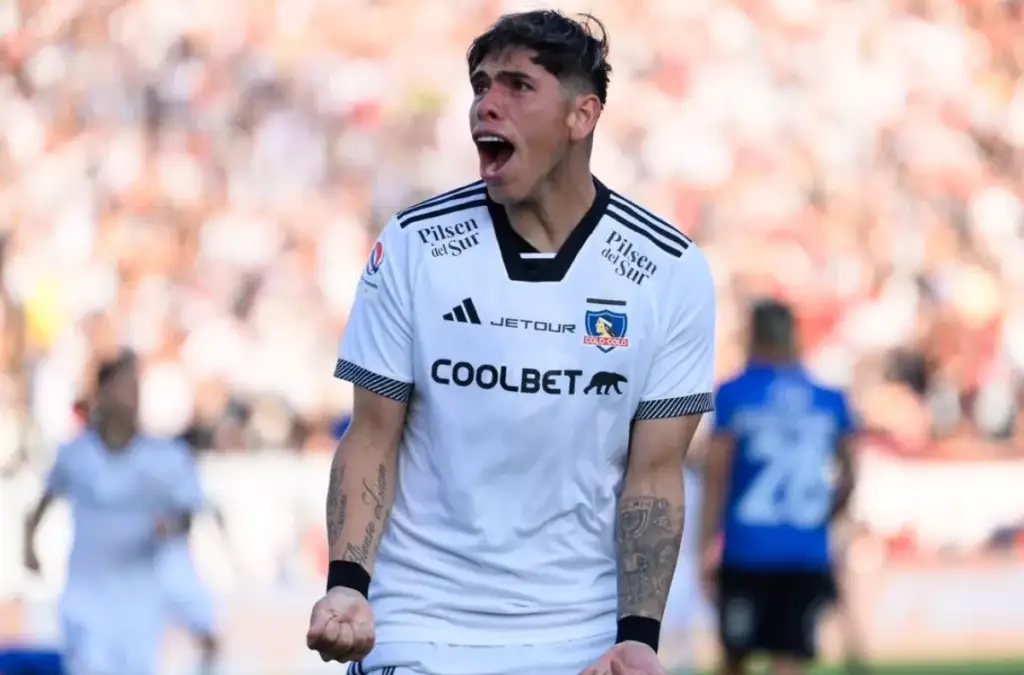 Carlos Palacios festejado su gol ante Huachipato.