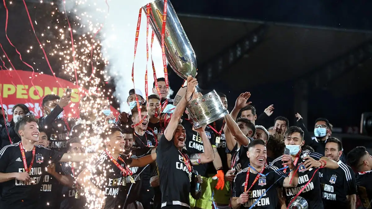 Colo-Colo celebrando la obtención de la Copa Chile 2021.