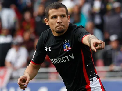 «El que más me pegó»: Emiliano Vecchio recuerda la ‘pesadilla’ que vivió con un ex Colo-Colo en su llegada al fútbol chileno