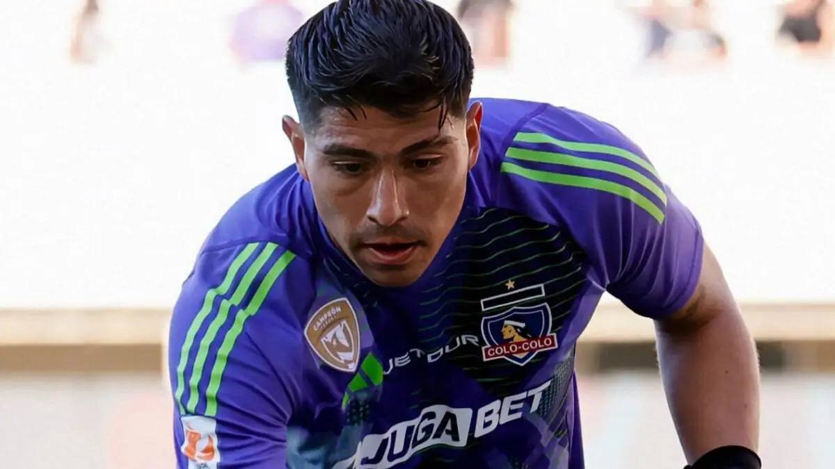 Brayan Cortés quedará fuera de la citación de Colo-Colo por un problema físico.