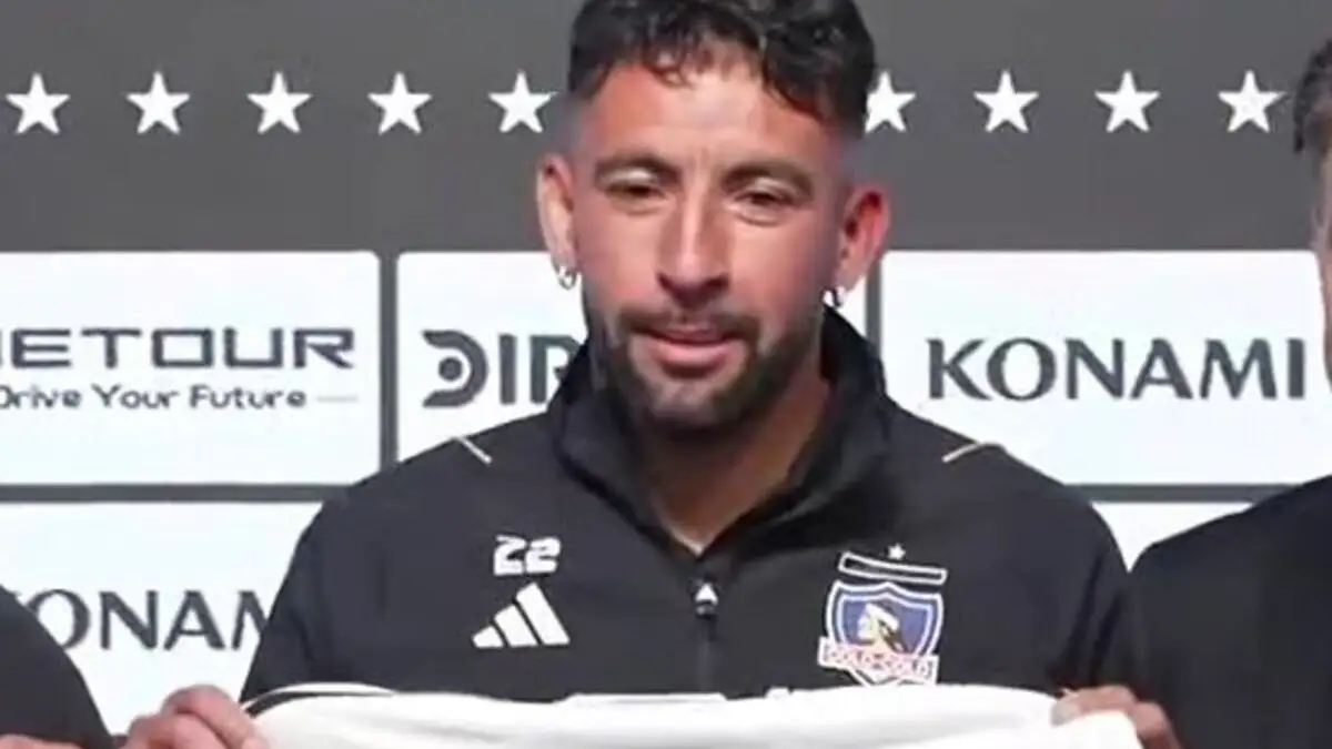 Mauricio Isla se suma a la lista de los jugadores de la Generación Dorada que vistieron la camiseta de Colo-Colo.