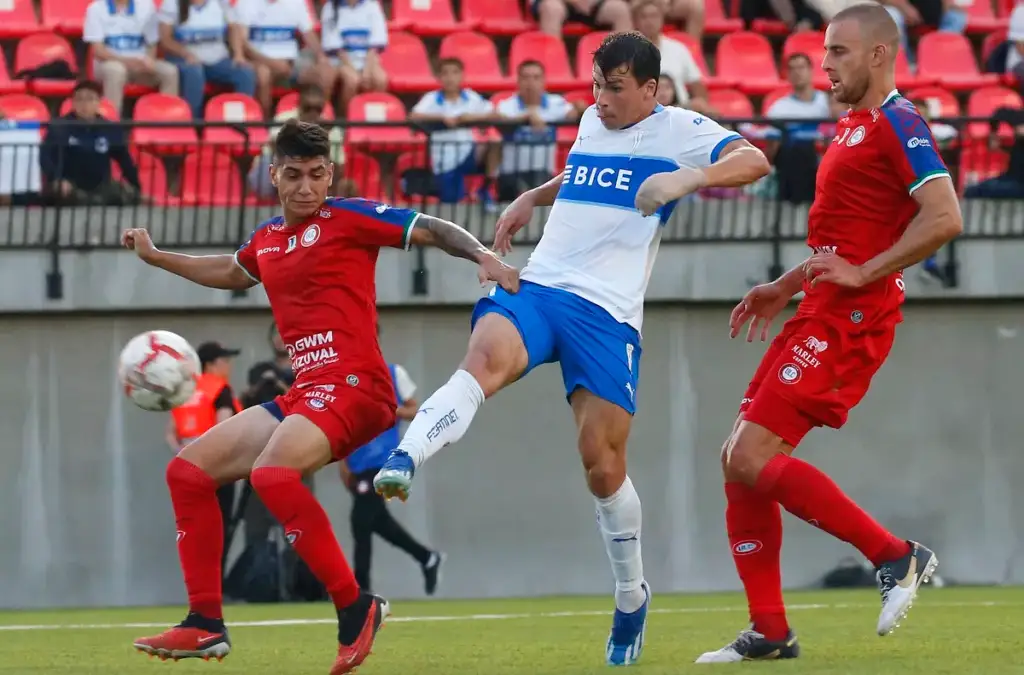 Unión La Calera y Universidad Católica se pusieron al día en el Campeonato Nacional.