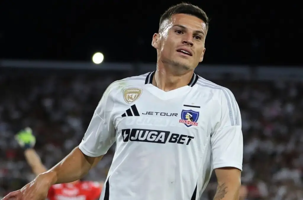 El buen nivel que ha mostrado Lucas Cepeda lo tendría con un pie y medio afuera de Pedrero.