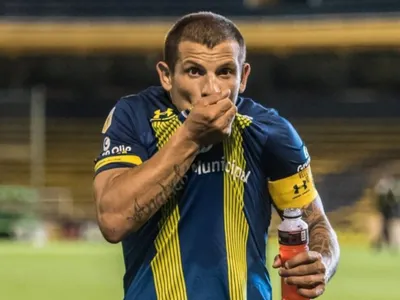 Pende de un hilo: Emiliano Vecchio no aguantó y disparó contra la dirigencia de Rosario Central