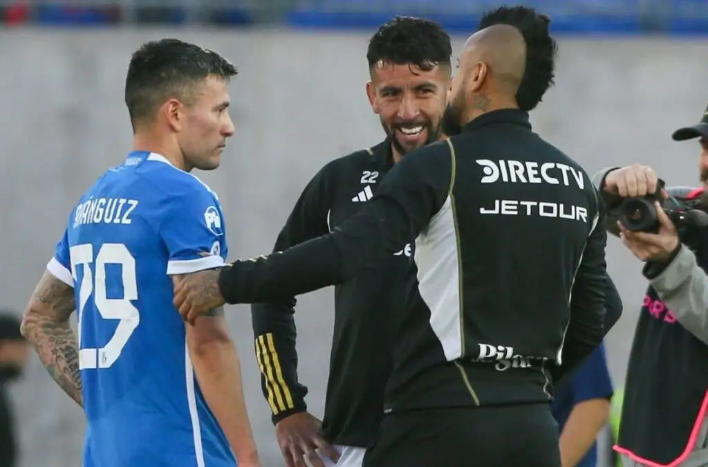 Universidad de Chile saludó a Colo-Colo por su centenario.