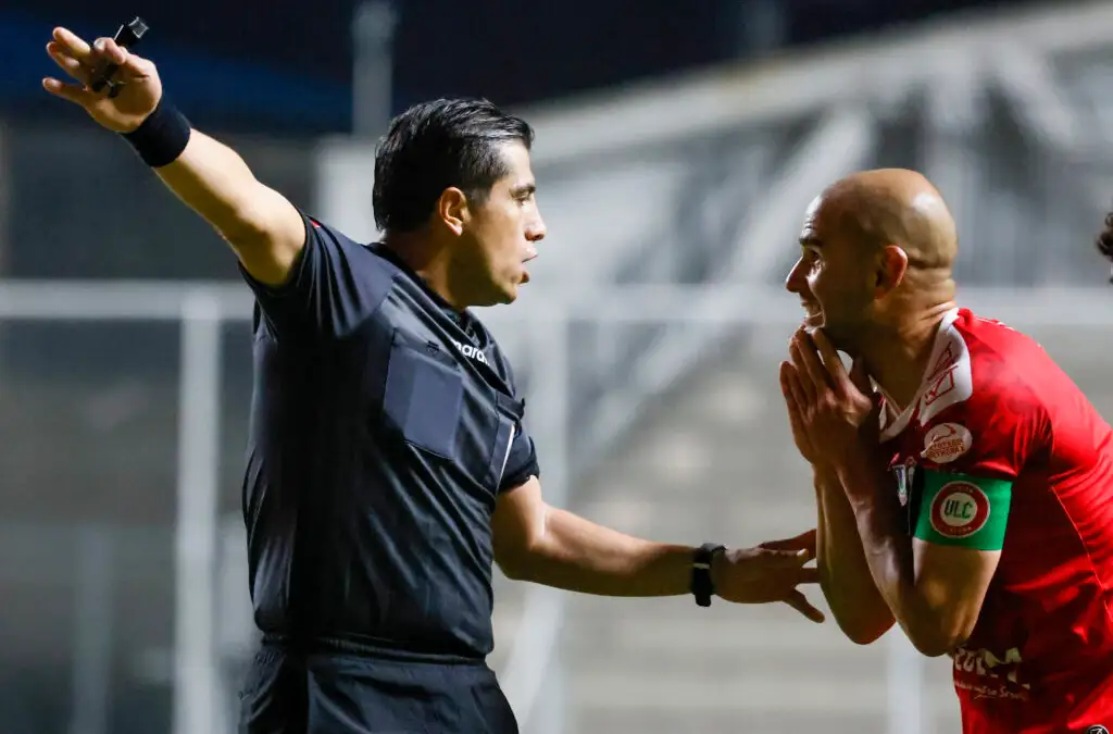 VAR confirma la decisión de Benjamín Saravia de no sancionar penal a Unión La Calera.