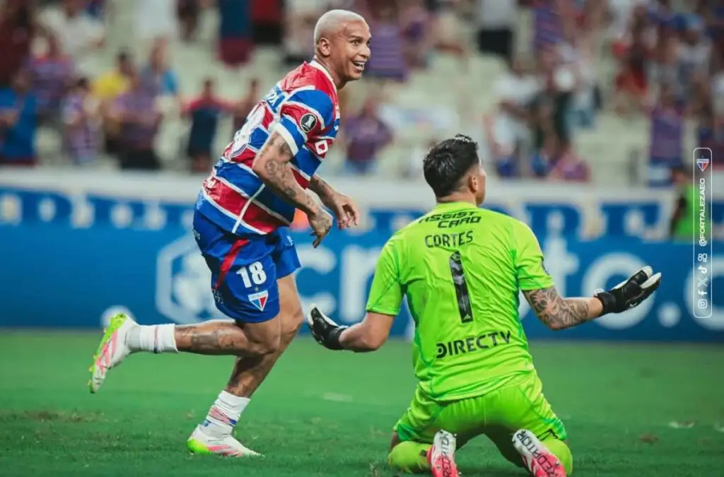 La Garra Blanca reaccionó contra el plantel de Colo-Colo por la dura derrota ante Fortaleza.