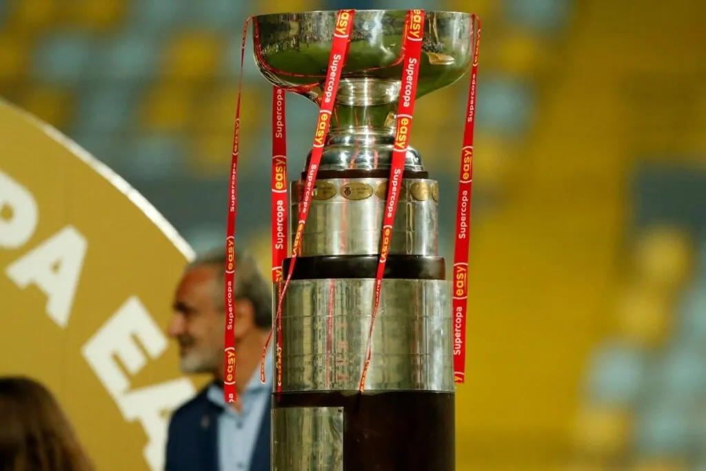 Trofeo de la Supercopa.