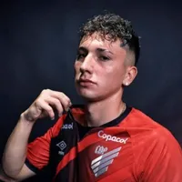 No levanta cabeza: La terrible situación que protagonizó Luciano Arriagada en Athletico Paranaense que lapida su futuro en el club