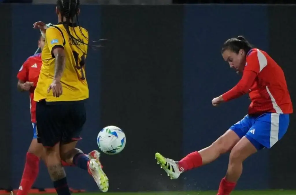 Sonkya Keefe anotó un golazo de larga distancia ante Ecuador.