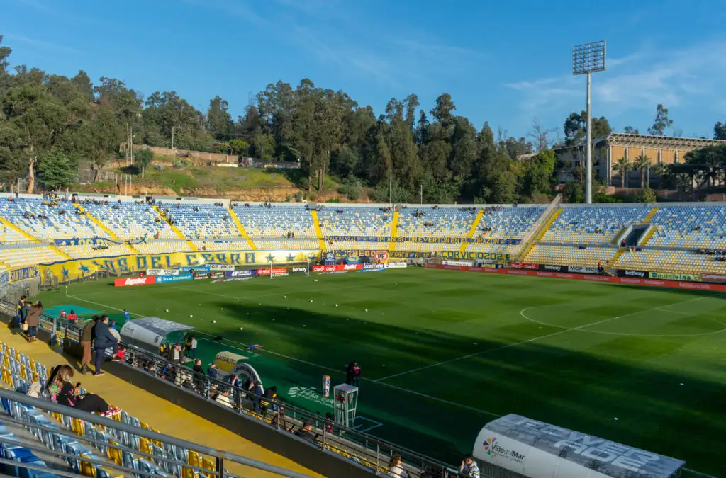 Colo-Colo hace gestiones para recibir al Real Valladolid en el Estadio Sausalito de Viña del Mar.