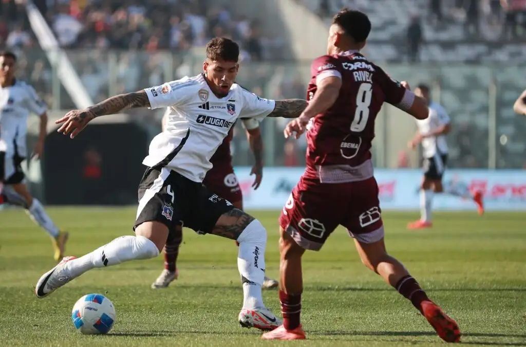 El defensor charrúa ha mostrado una mejora de nivel como lateral derecho. Foto: Felipe Zanca/Photosport.