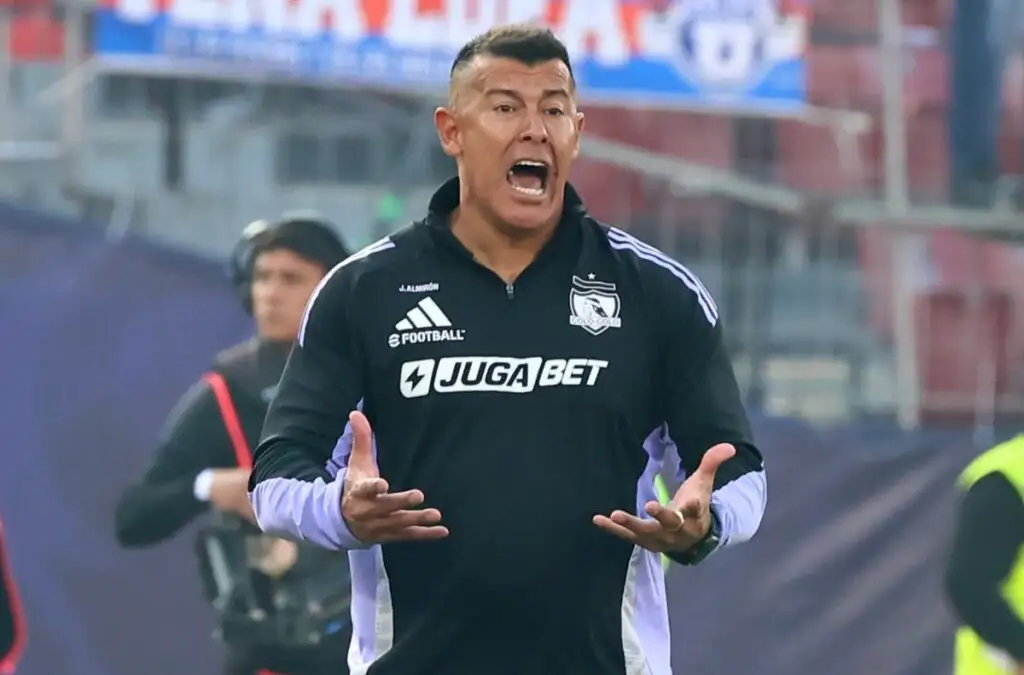 Jorge Almirón no tendría pensando renunciar a Colo-Colo pese a los malos resultados.