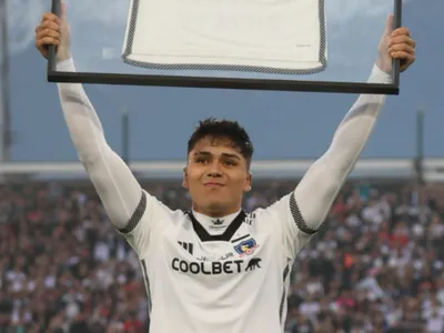 [VIDEO] Locura total: La calurosa despedida de los hinchas de Colo-Colo a Damián Pizarro