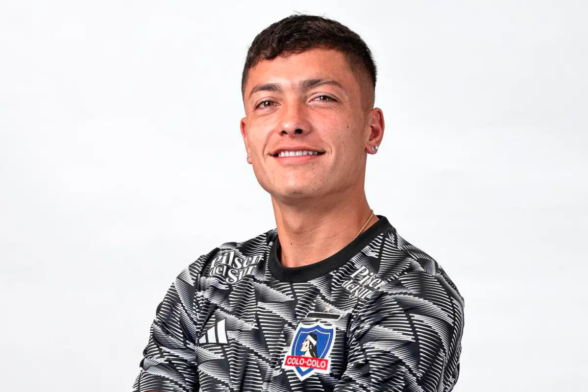 Cristián Zavala con la camiseta de Colo-Colo.