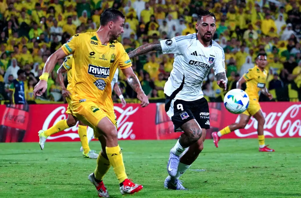 Colo-Colo debe vencer a Atlético Bucaramanga y sumar puntos ante Racing Club para seguir con vida en competencias internacionales.