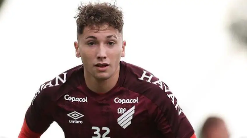 Luciano Arriagada no cuenta con minutos en Atlhetico Paranaense.