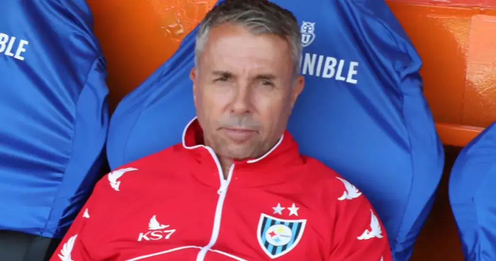 Gustavo Álvarez está contento en Huachipato, aunque no se cierra a cambiar de aires para el 2024.