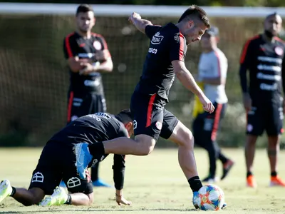 ¿Se acerca su retorno? Canterano estrella en el extranjero se refirió a su posible retorno a Colo-Colo