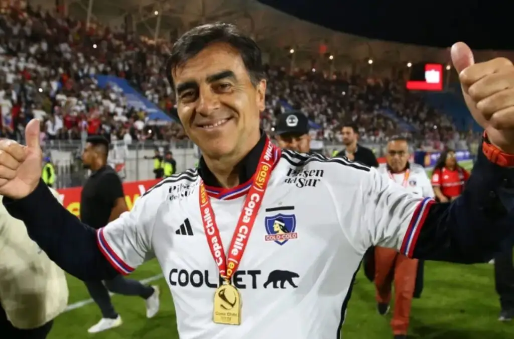 El ex técnico de Colo-Colo aparece como alternativa para La Roja.
